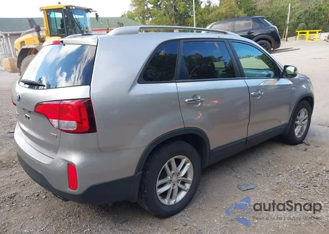 2015 Kia Sorento Lx z USA, uszkodzony, nr VIN 5XYKTCA61FG641973
